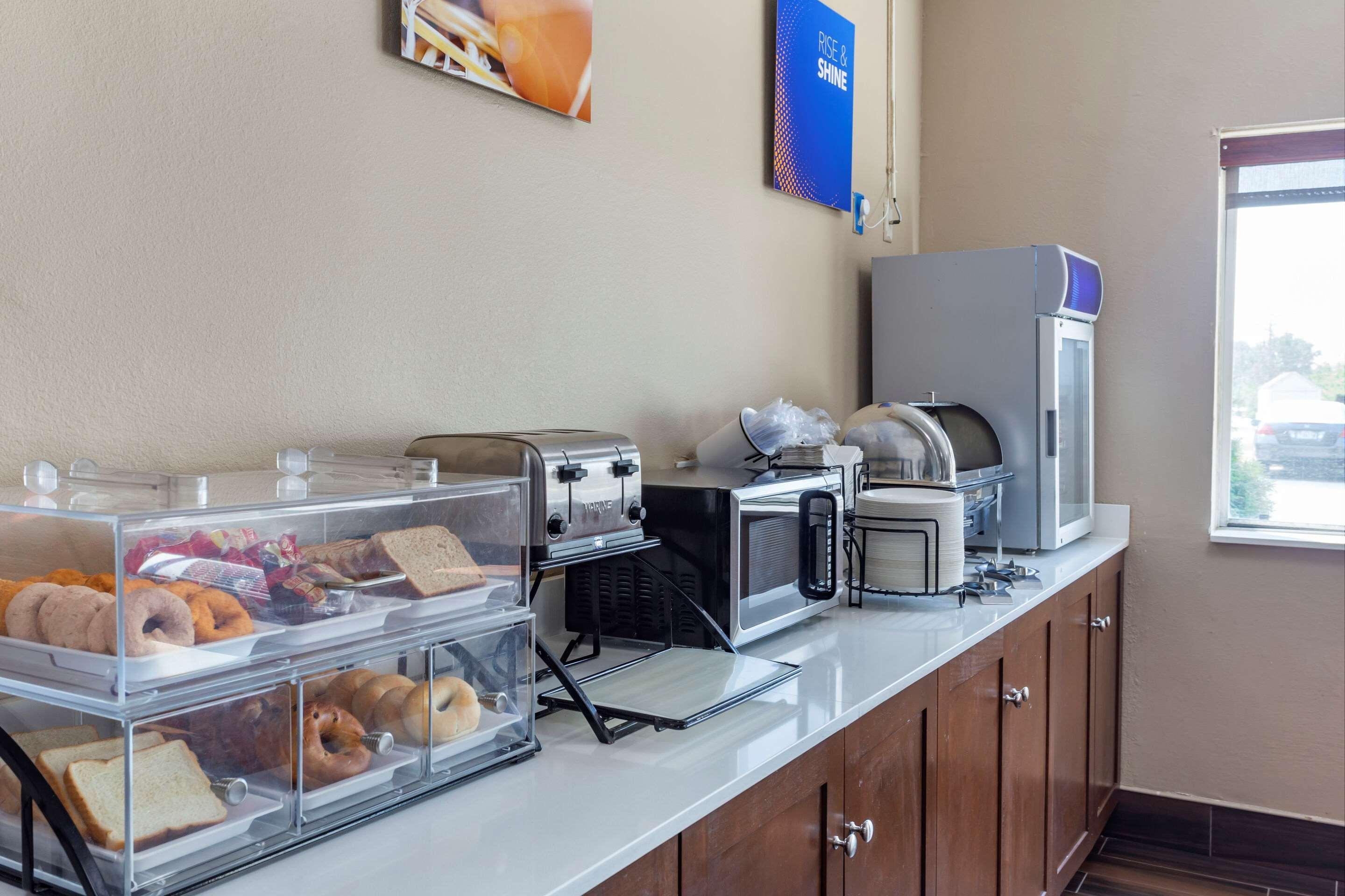 Comfort Inn Rockford Near Casino District Екстер'єр фото